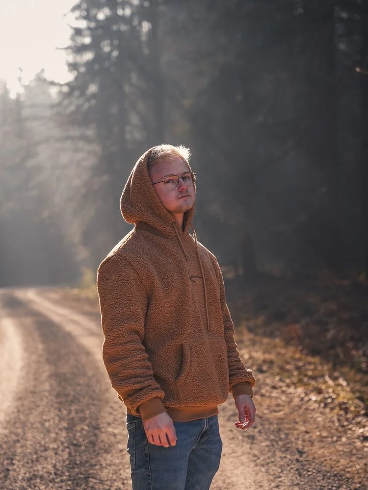 Maxim Axt, Gründer von MQMedia, Portrait im Wald